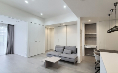 内装材ソファーやテーブルのある内装材を使用したリビング